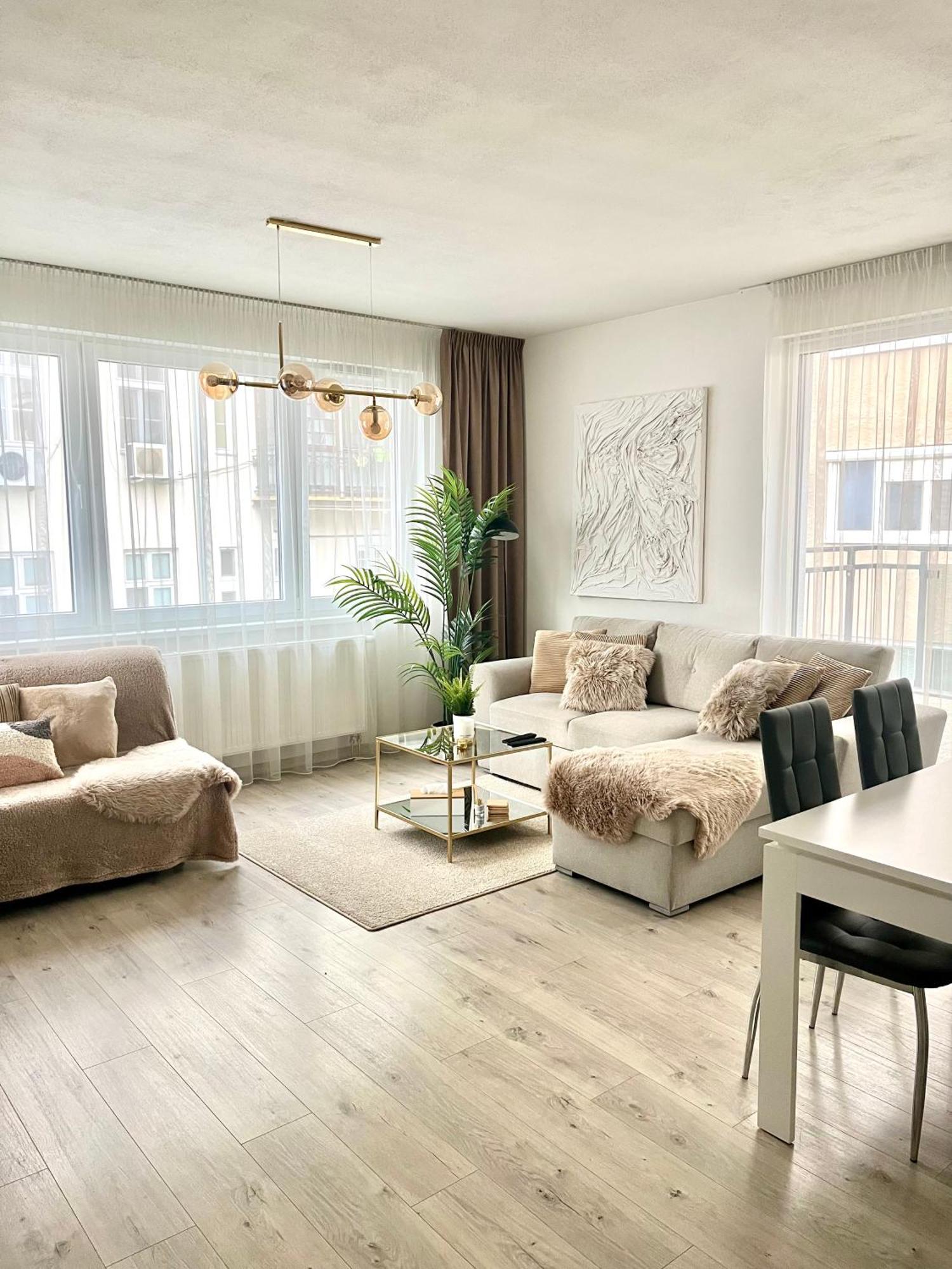The Elite Suite II Downtown Ac & Garage Parking Bratislava Eksteriør bilde