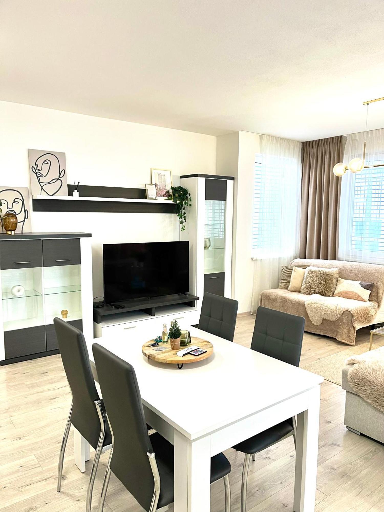 The Elite Suite II Downtown Ac & Garage Parking Bratislava Eksteriør bilde