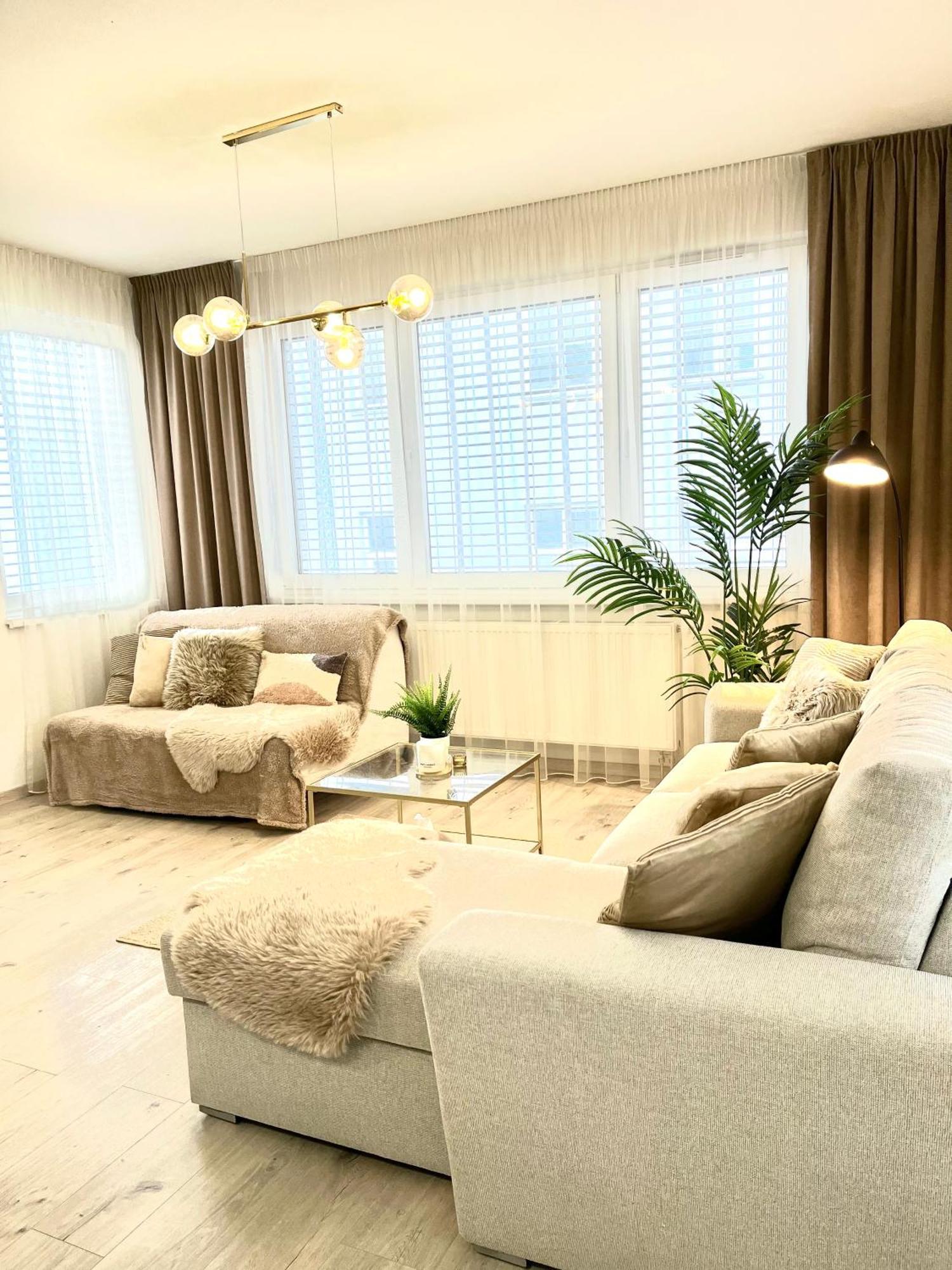 The Elite Suite II Downtown Ac & Garage Parking Bratislava Eksteriør bilde