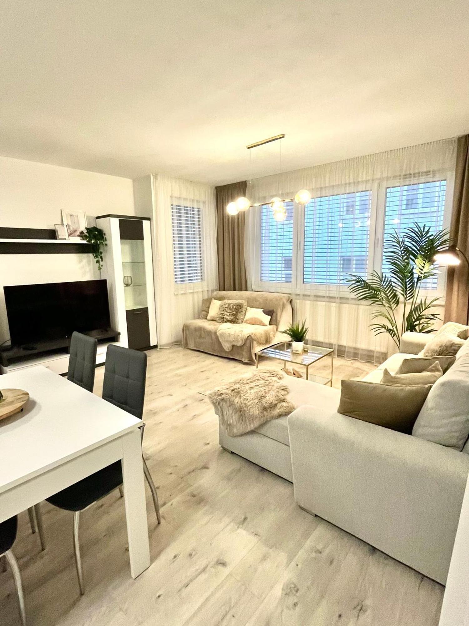 The Elite Suite II Downtown Ac & Garage Parking Bratislava Eksteriør bilde